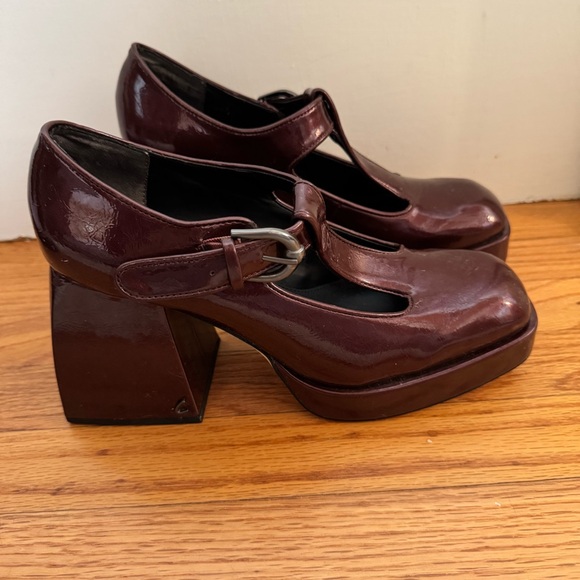 Circus by Sam Edelman Burgundy Platform Shoes - Picture 3 of 5